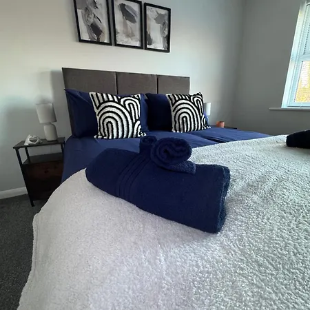 Oakleigh Way, - 2 Bedroom, Sleeps 4, Fully Furnished Carlisle (Cumbria)