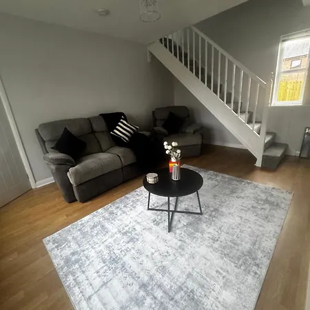 Oakleigh Way, - 2 Bedroom, Sleeps 4, Fully Furnished *