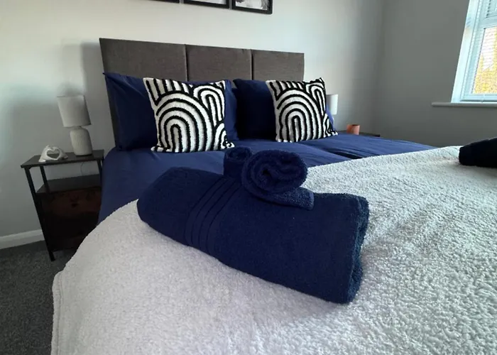 Oakleigh Way, - 2 Bedroom, Sleeps 4, Fully Furnished Carlisle (Cumbria)