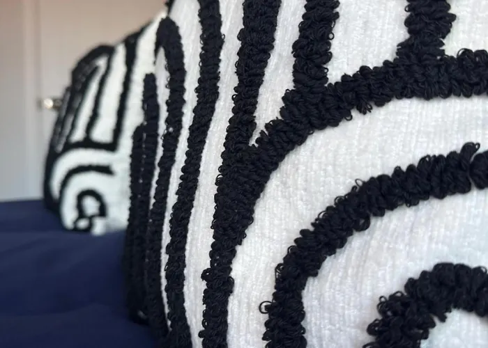 Oakleigh Way, - 2 Bedroom, Sleeps 4, Fully Furnished