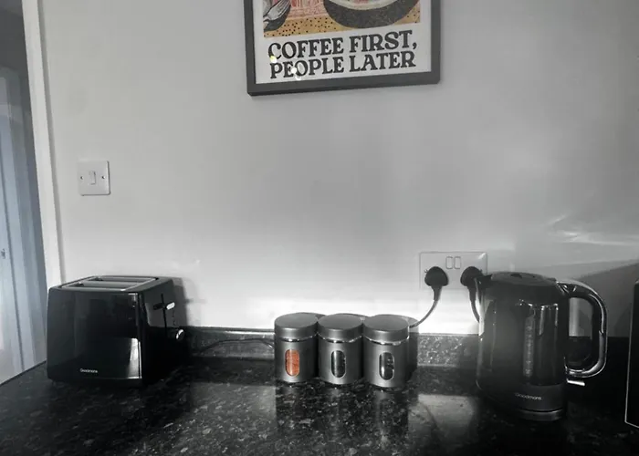 Oakleigh Way, - 2 Bedroom, Sleeps 4, Fully Furnished * Carlisle (Cumbria)